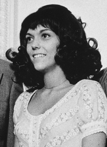 How tall is Karen Carpenter?